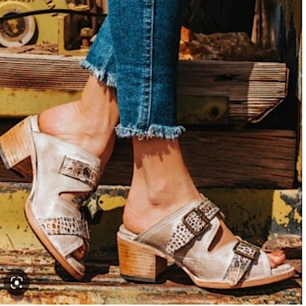 FREEBIRDS! leather caprice-ice multi size 8!